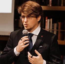 Никита Константинов 